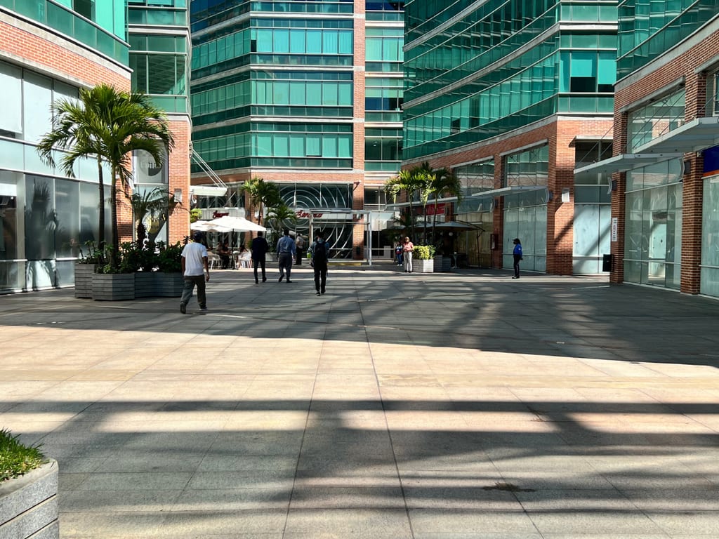 Building in Boleíta Norte, Caracas - 1