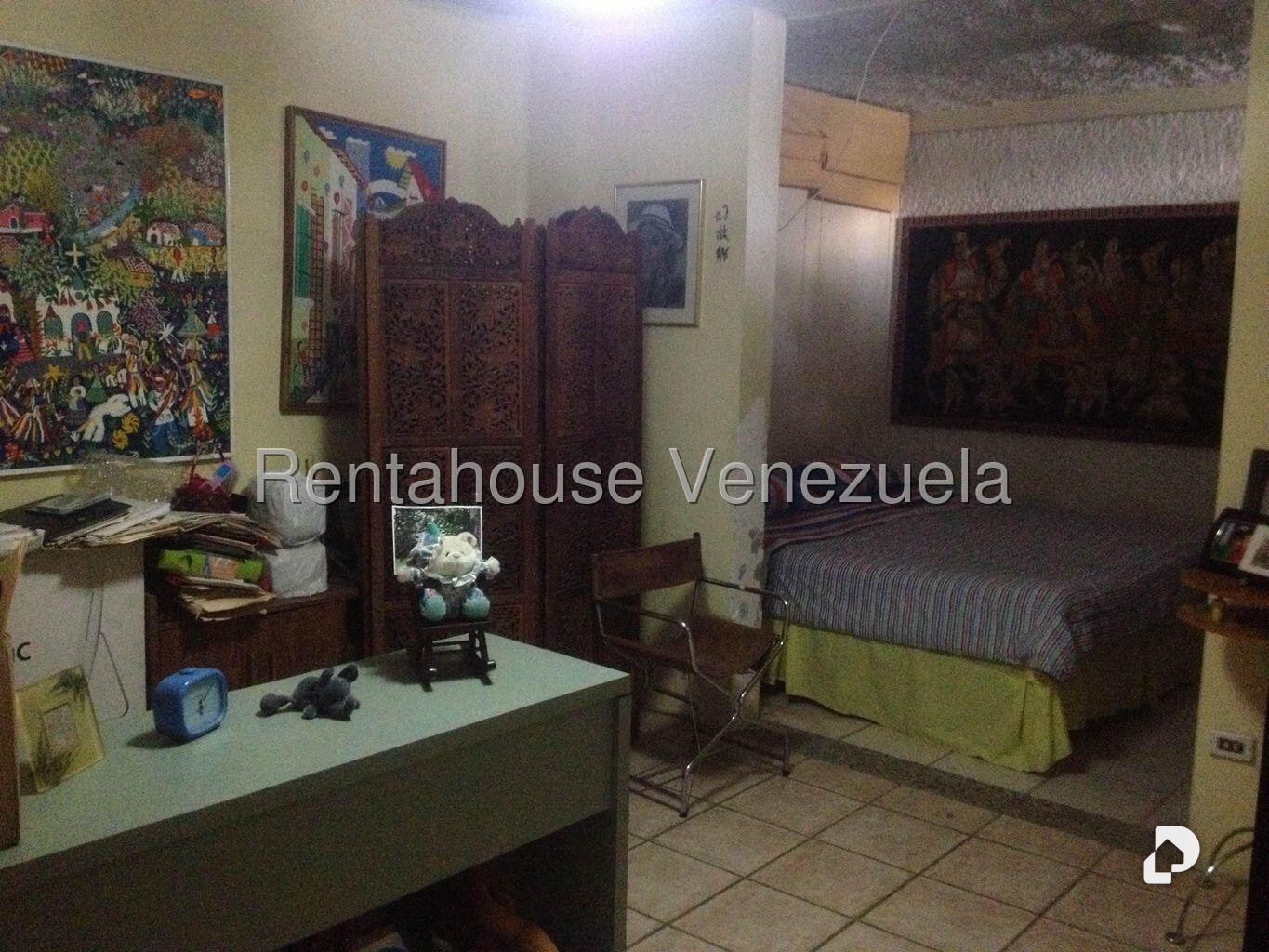 House in Lomas de La Lagunita, Caracas – 24