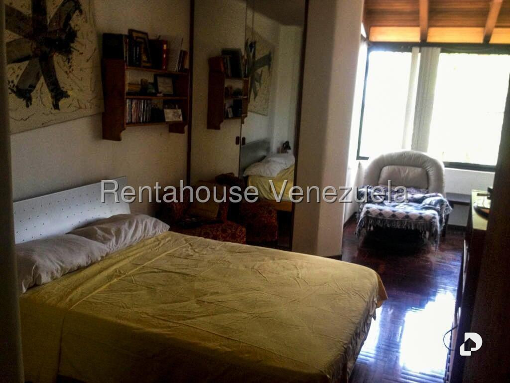 House in Lomas de La Lagunita, Caracas – 25
