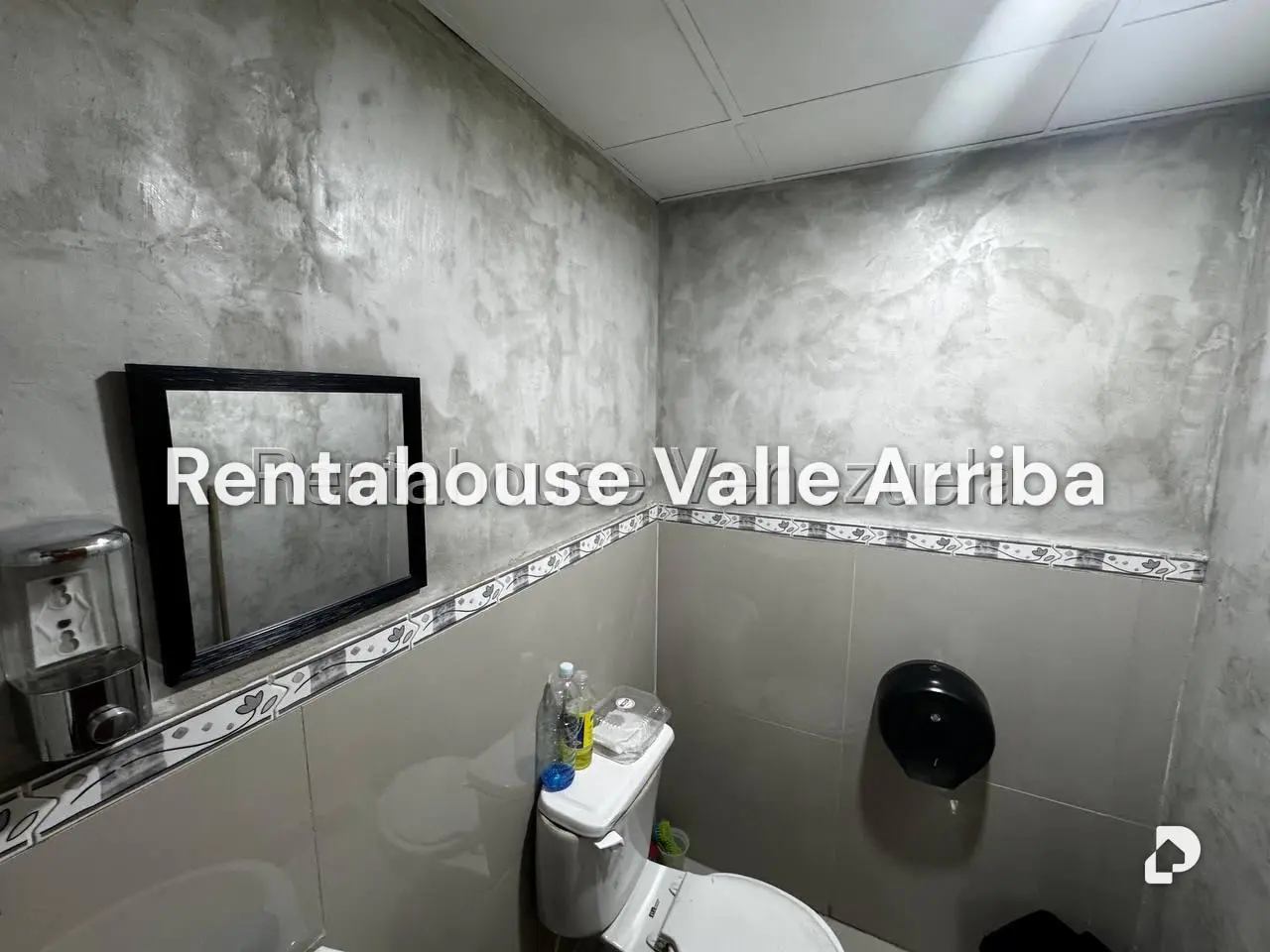 Local comercial en El Bosque, Caracas – 17