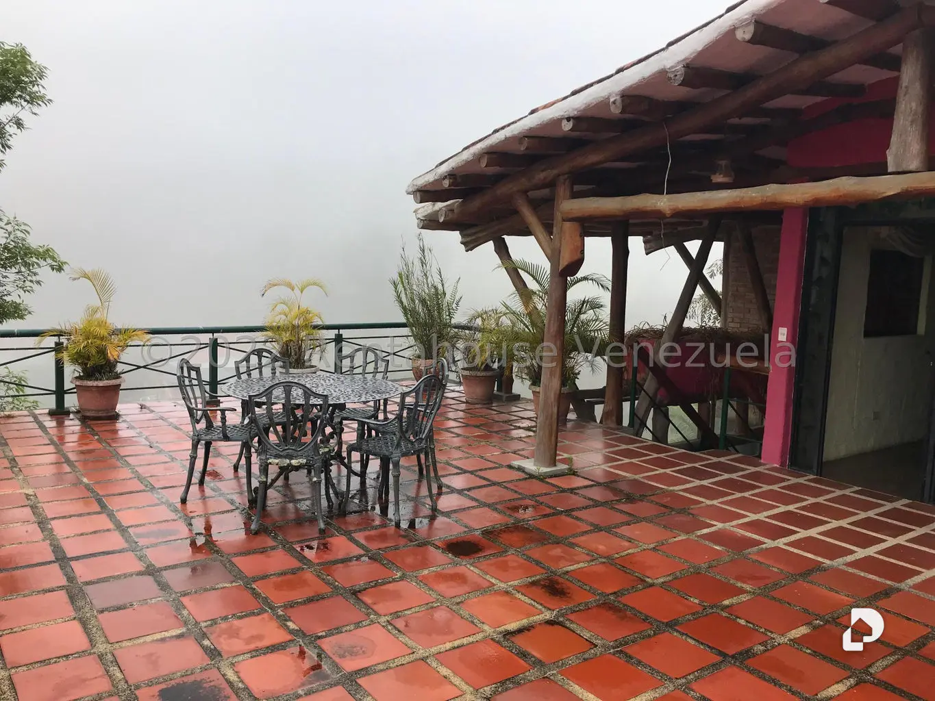 Casa en Oripoto, Caracas – 28