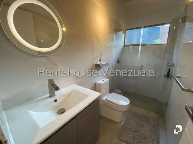 Casa en Colinas de Tamanaco, Caracas – 17