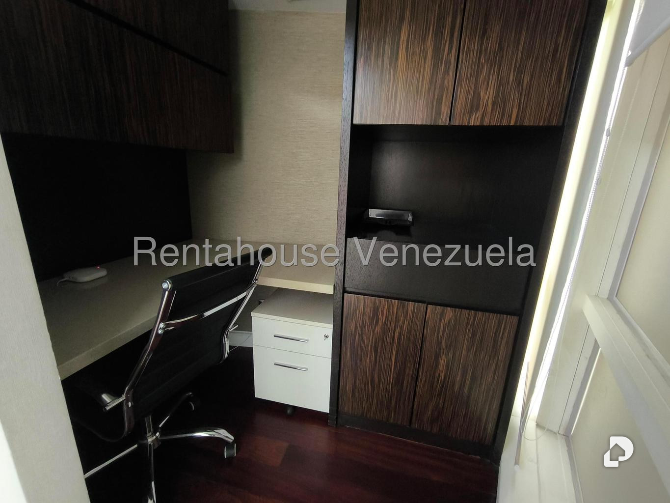 Oficina en Las Mercedes, Caracas – 12