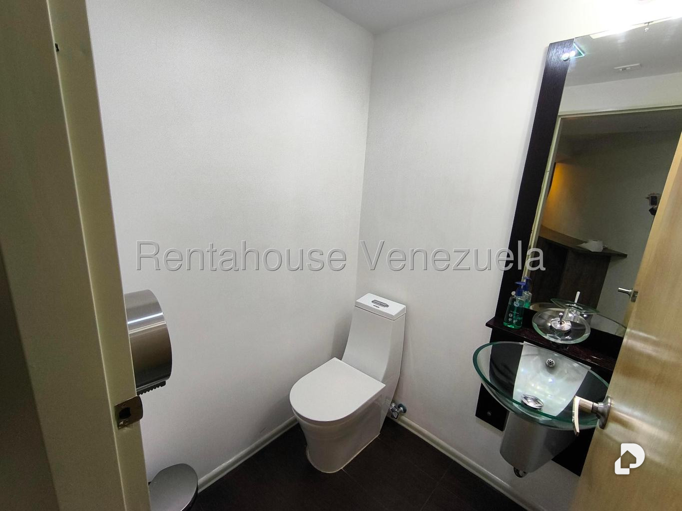 Oficina en Las Mercedes, Caracas – 24