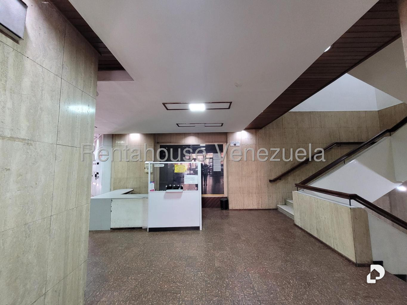 Local comercial en Parroquia La Candelaria, Caracas – 19