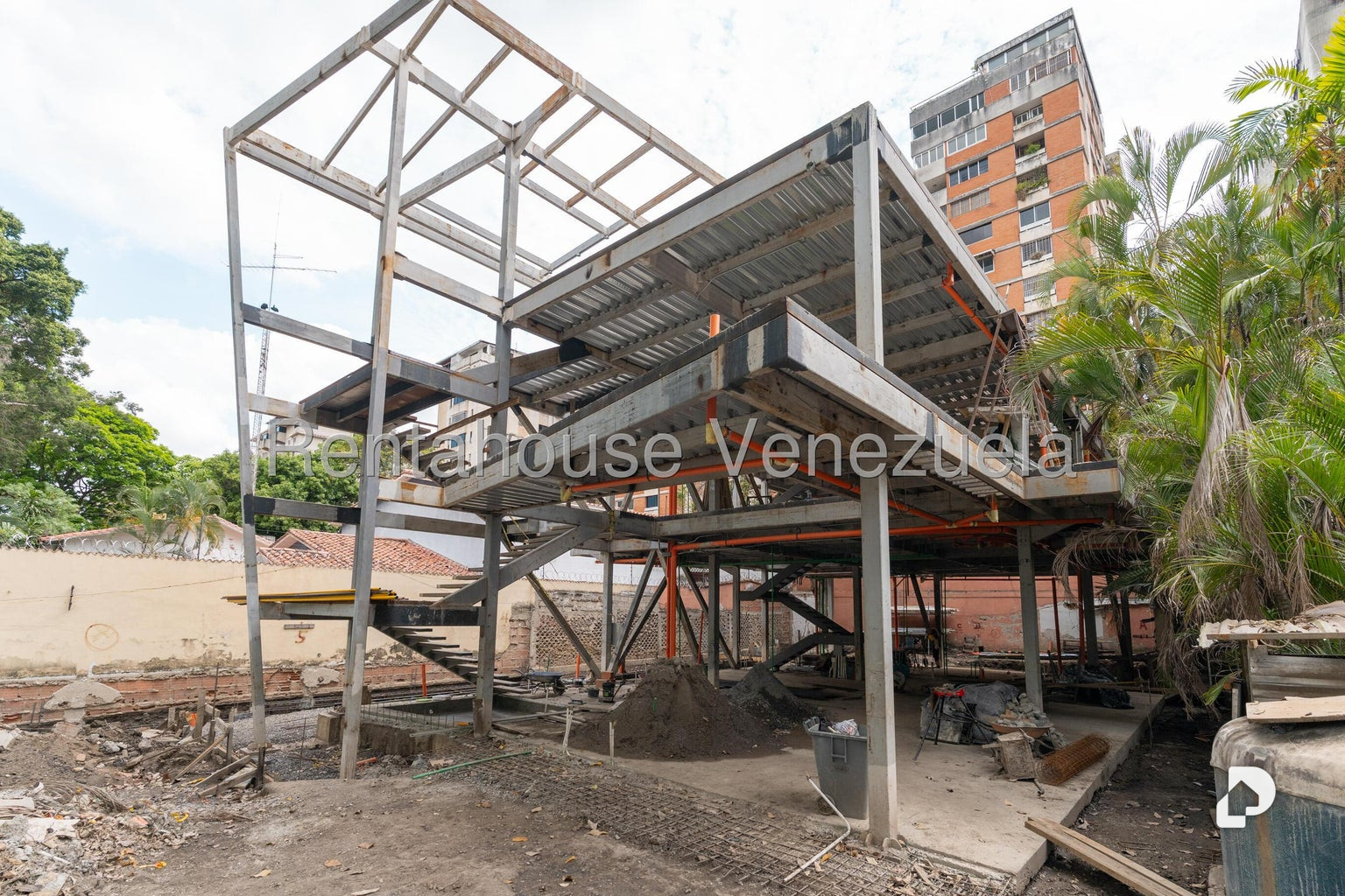Land in La Floresta, Caracas – 2