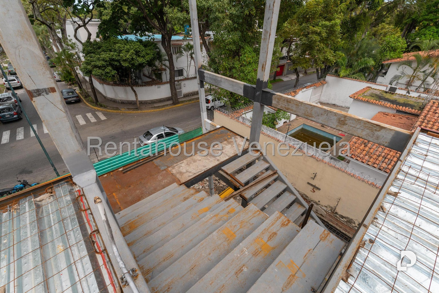 Land in La Floresta, Caracas – 14