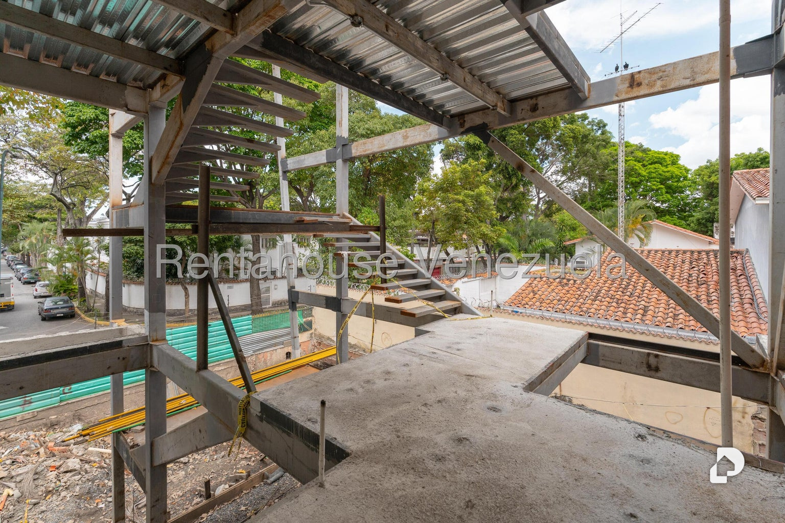 Land in La Floresta, Caracas – 13