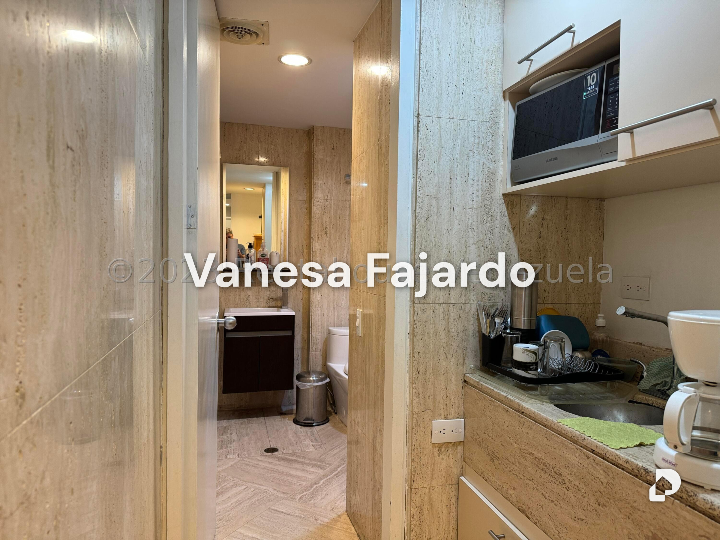 Oficina en Chuao, Caracas – 12