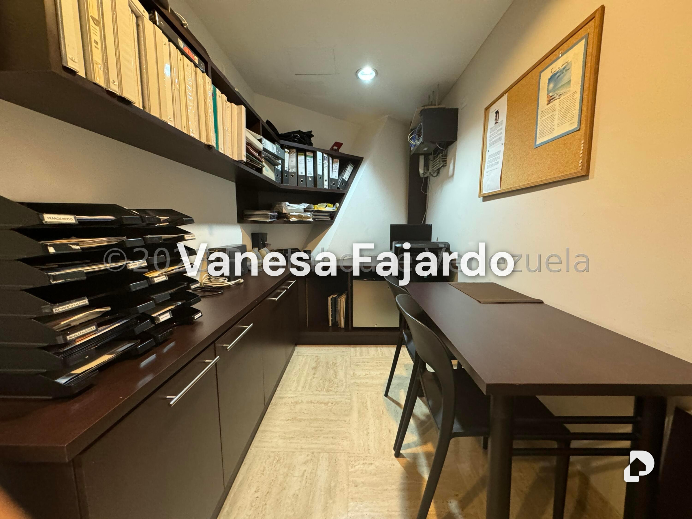 Oficina en Chuao, Caracas – 11