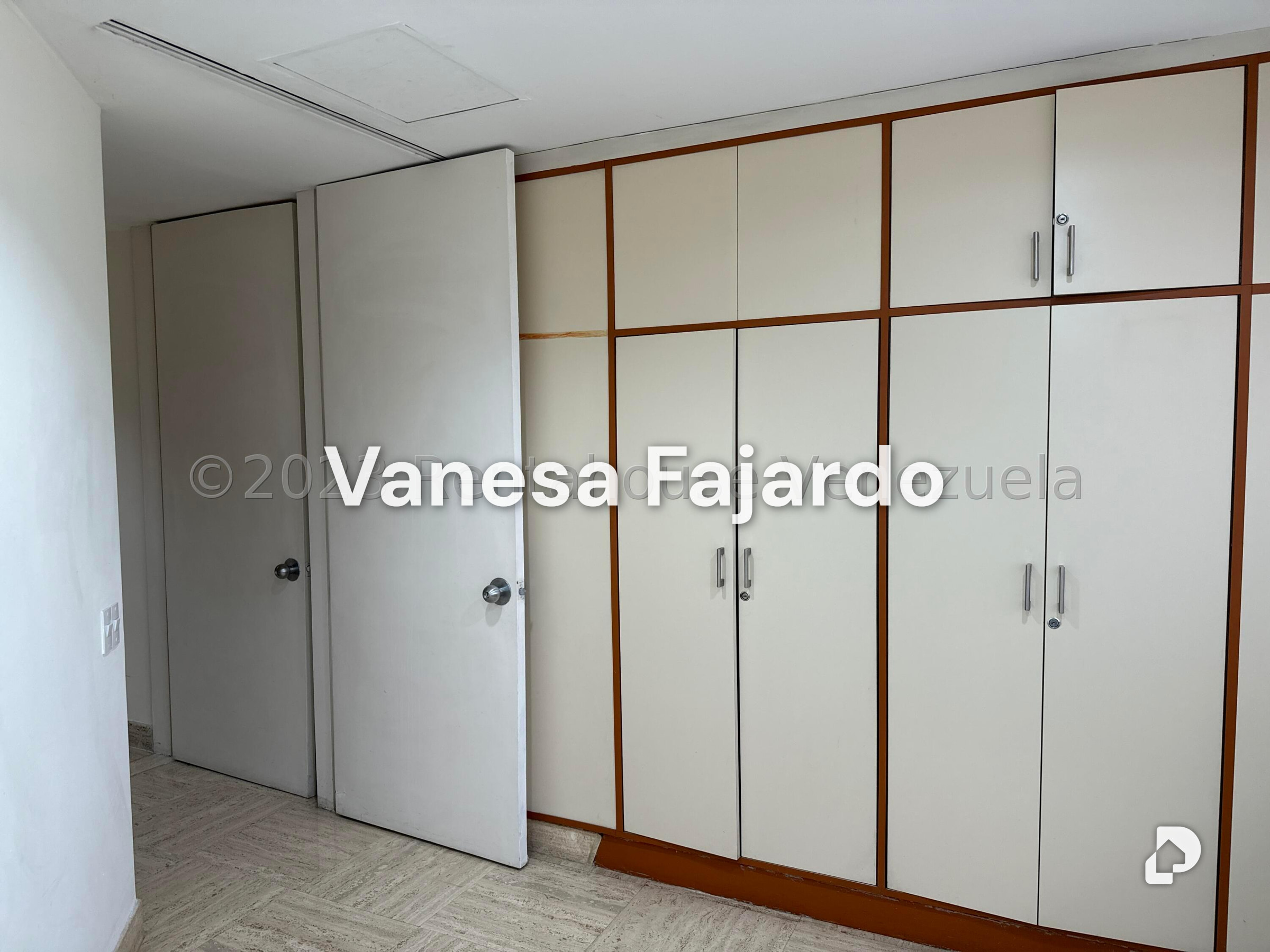 Oficina en Chuao, Caracas – 16