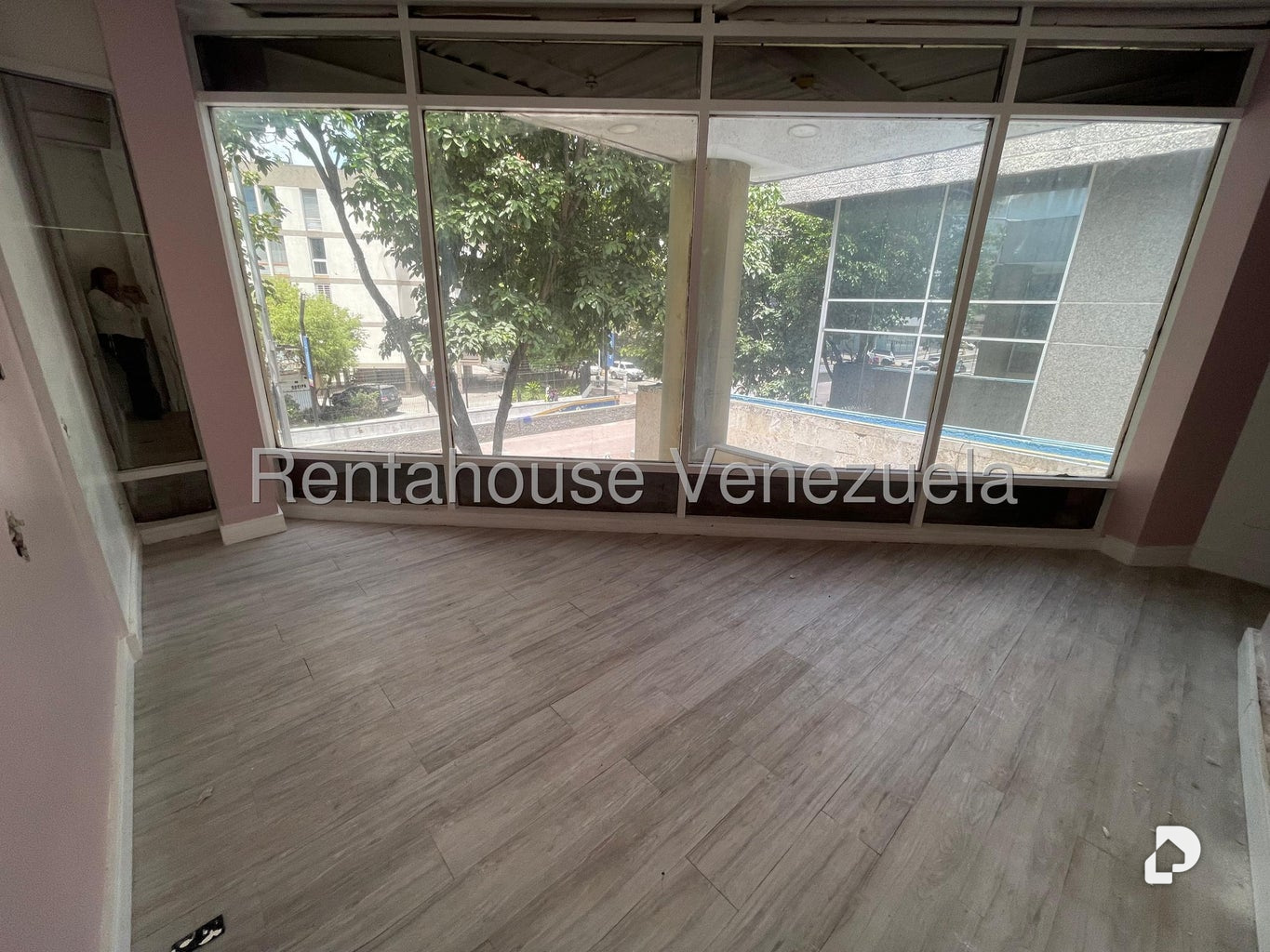 Local comercial en Las Mercedes, Caracas – 19