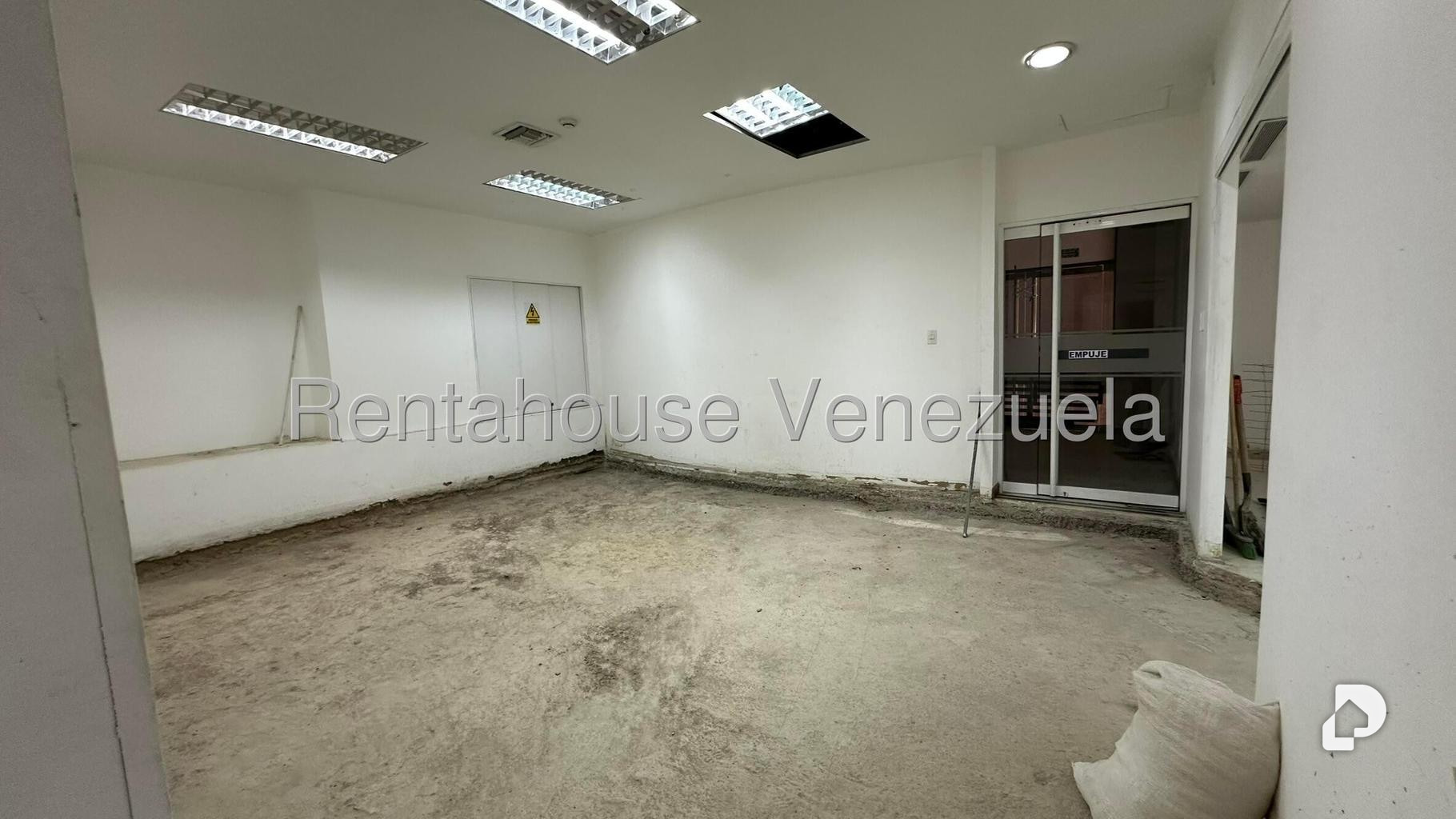 Oficina en Prados del Este, Caracas – 11