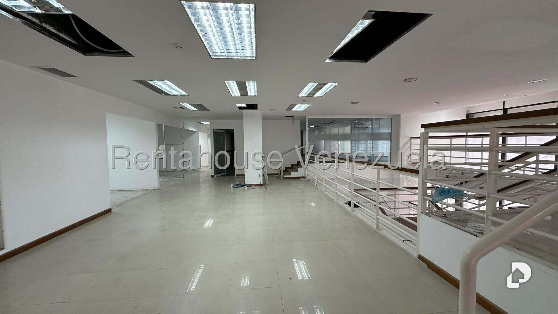 Oficina en Prados del Este, Caracas – 28
