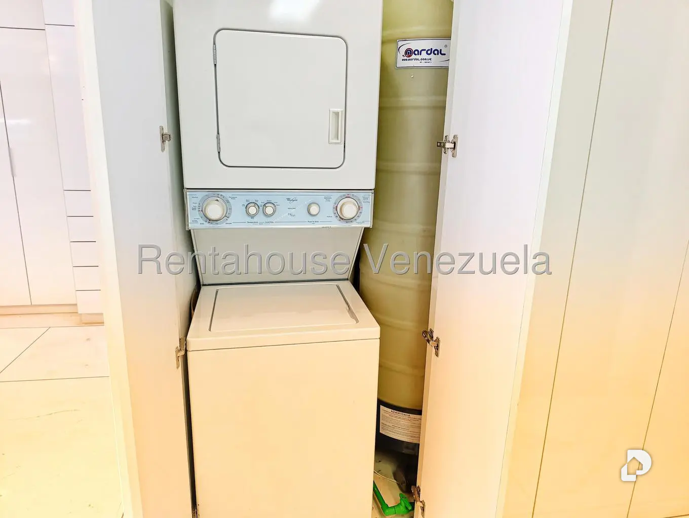 Apartamento en Los Palos Grandes, Caracas – 18
