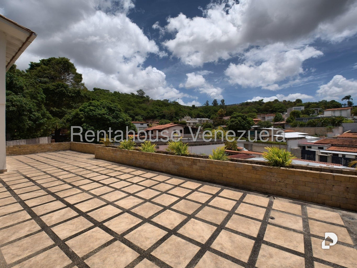 Casa en Cumbres de Curumo, Caracas – 30