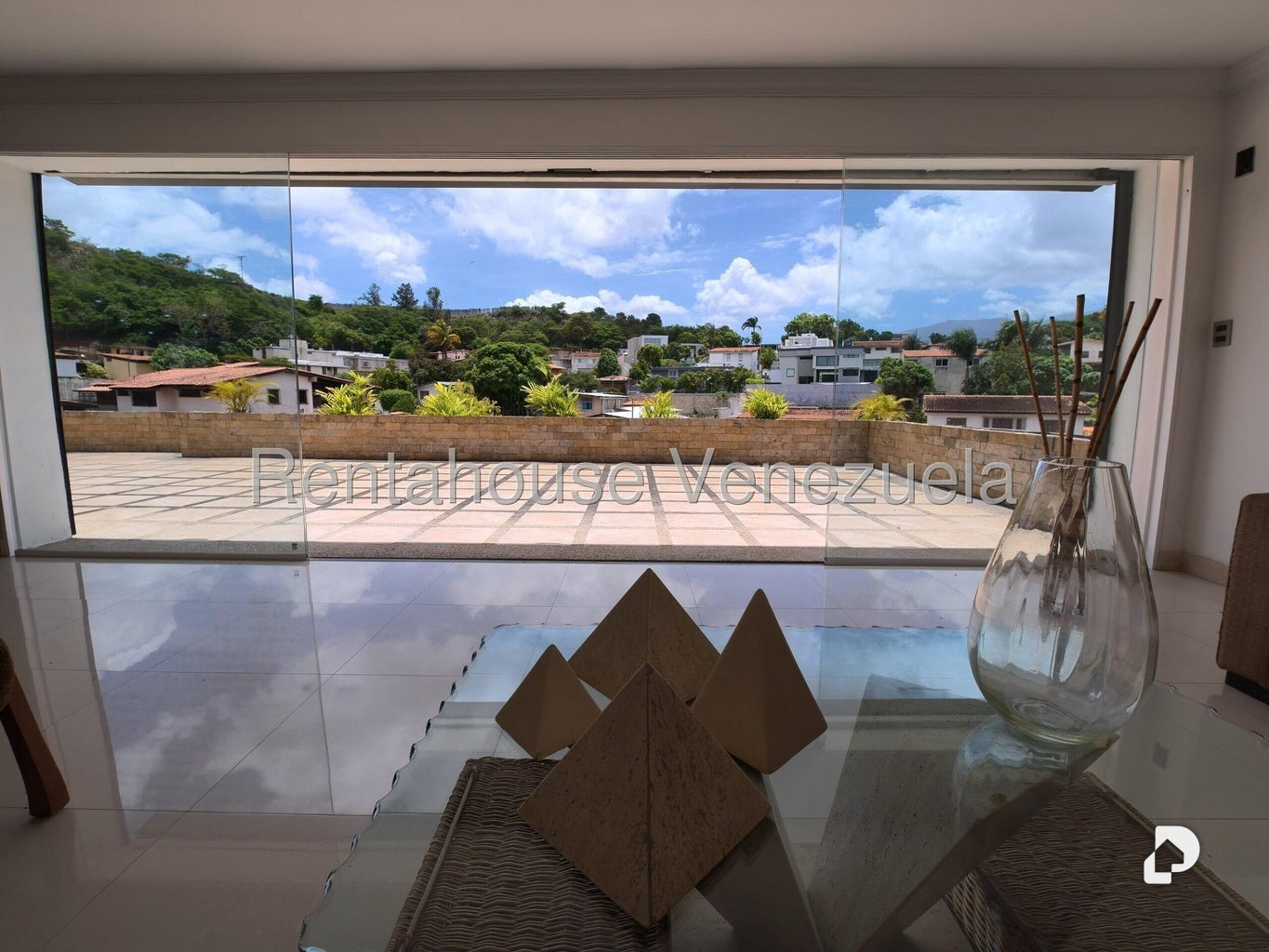 Casa en Cumbres de Curumo, Caracas – 28
