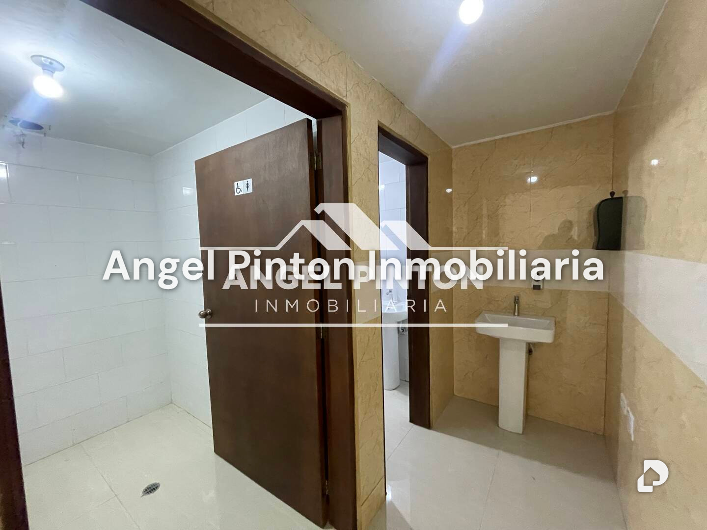 Local comercial en Circunvalación No. 2, Maracaibo – 18