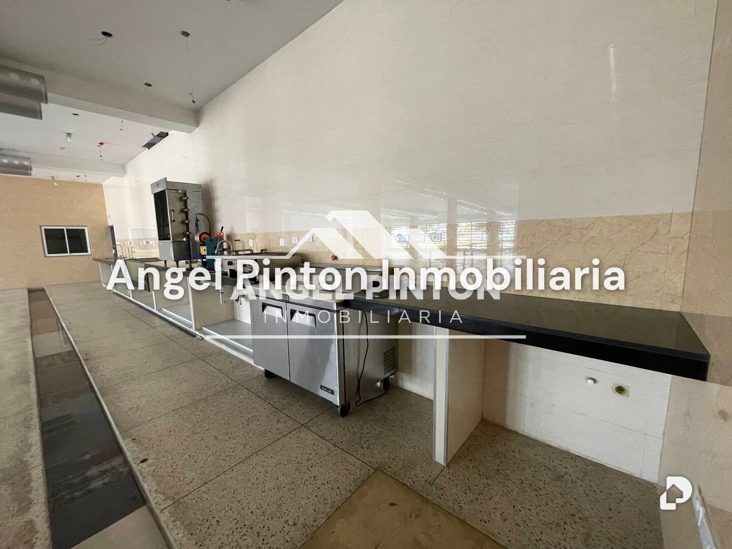 Local comercial en Circunvalación No. 2, Maracaibo – 26