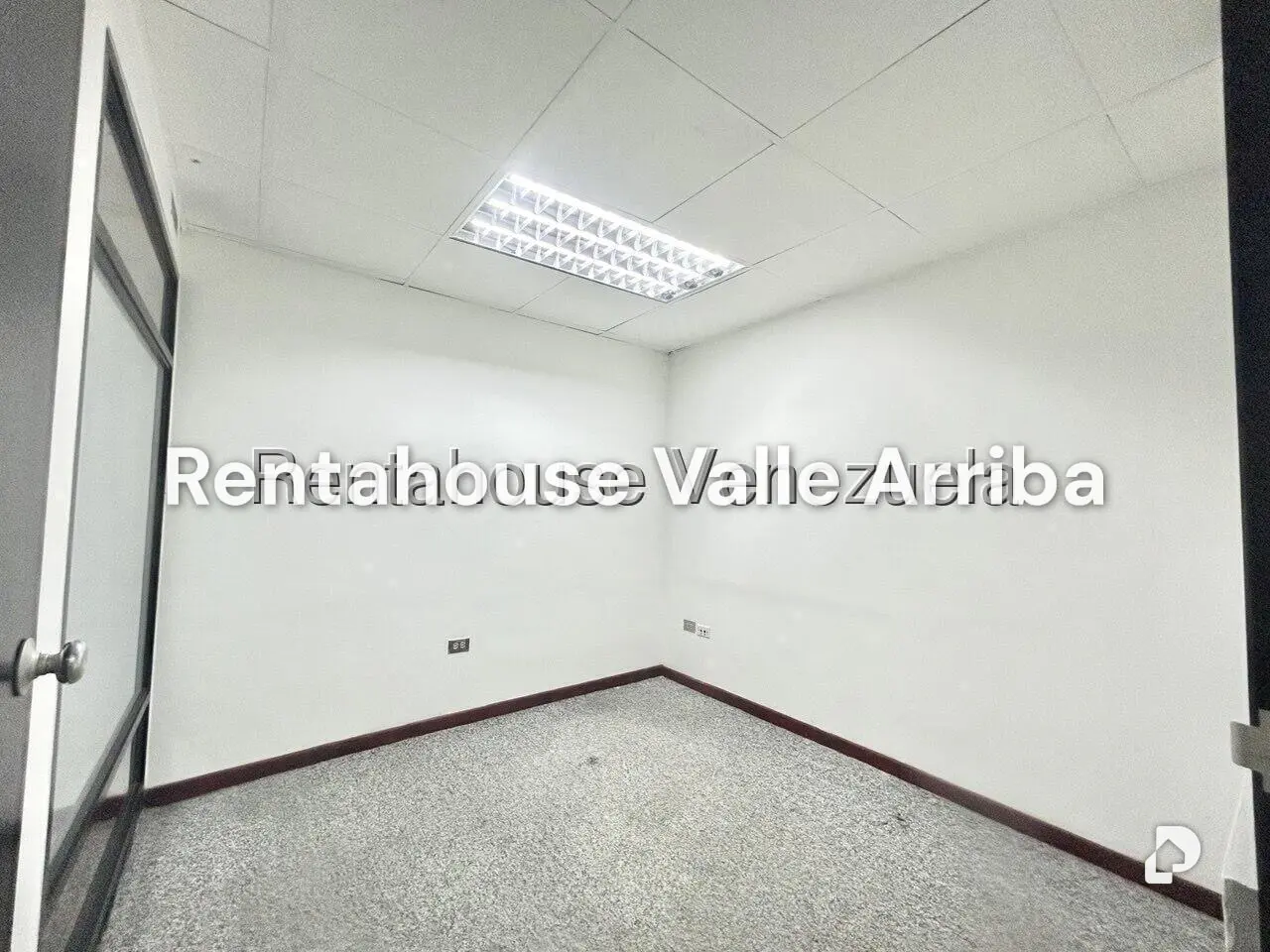 Oficina en La Castellana, Caracas – 30