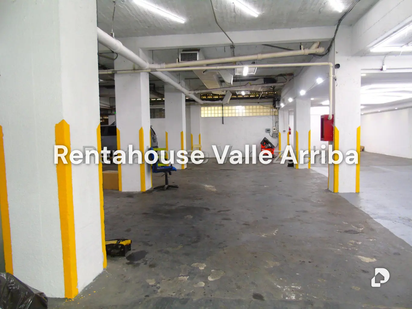 Local comercial en Los Palos Grandes, Caracas – 30