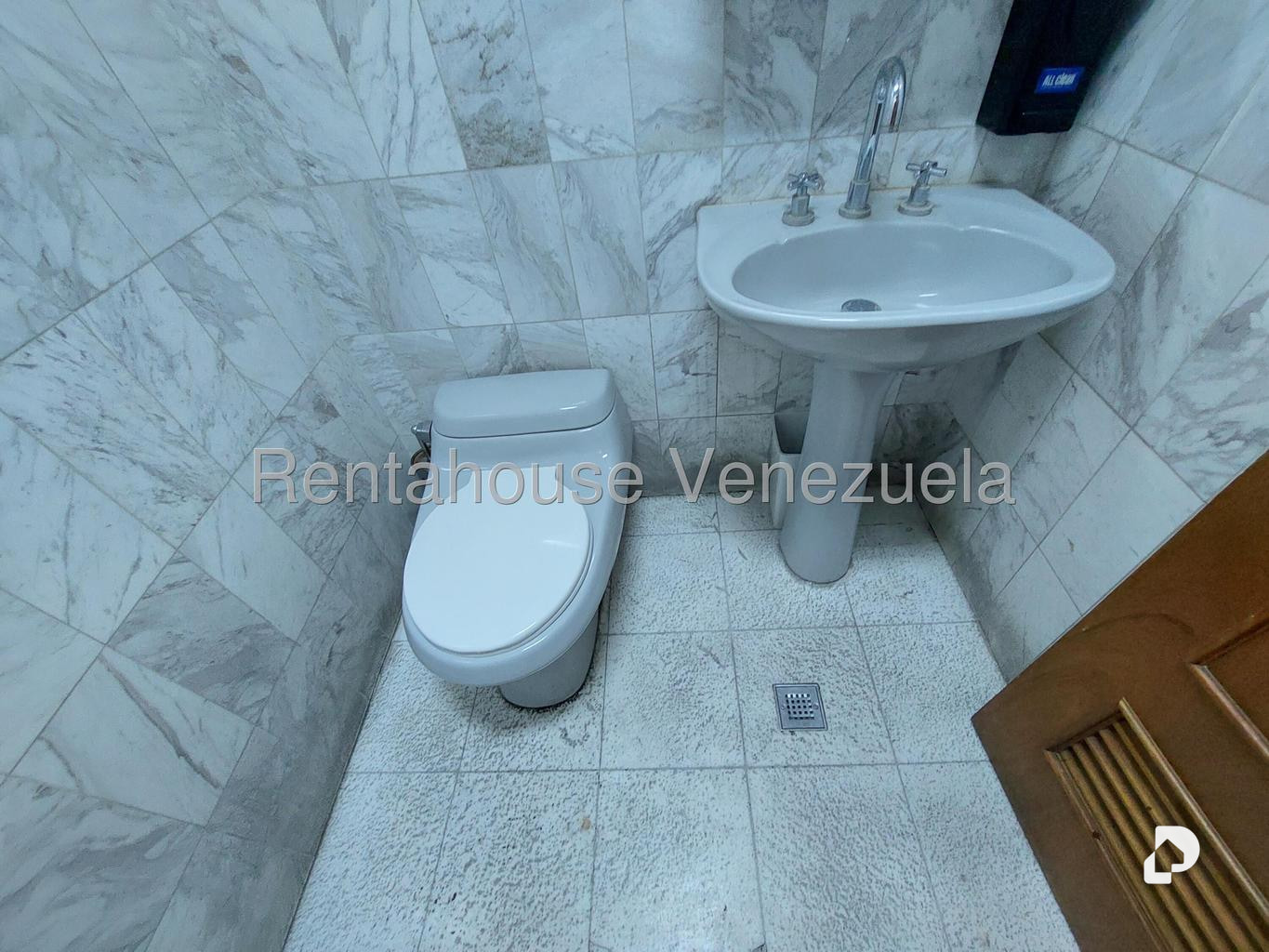 Oficina en Prados del Este, Caracas – 11