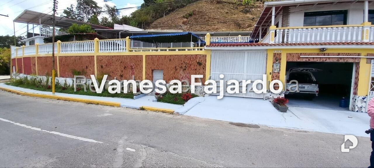 Casa en La Rosaleda, San Antonio de Los Altos – 2