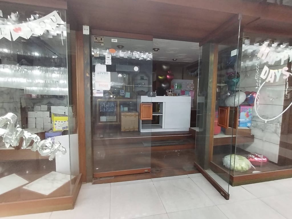 Local comercial en Av. Bolívar Norte, Valencia - 1