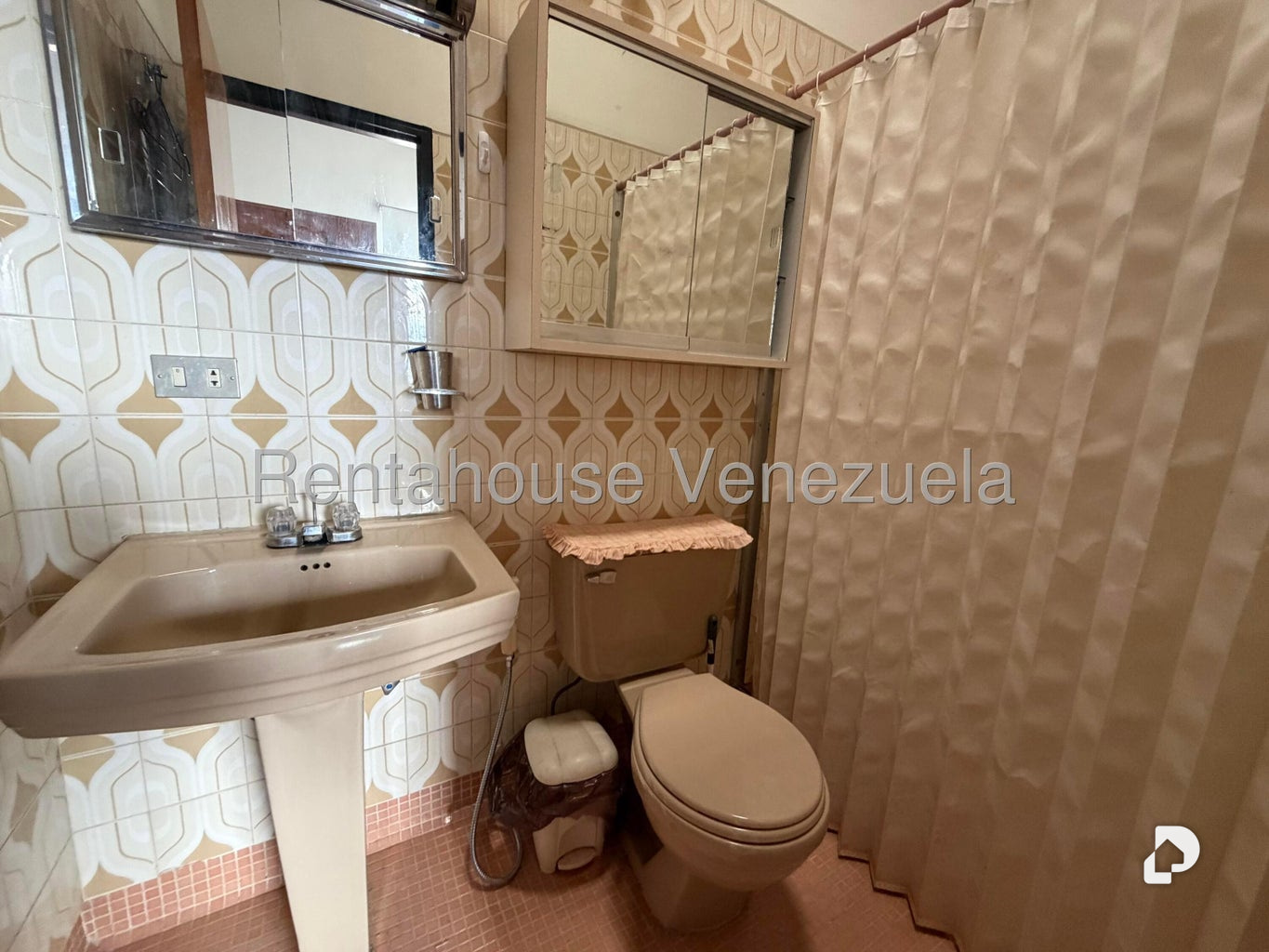 Casa en Alto Prado, Caracas – 14