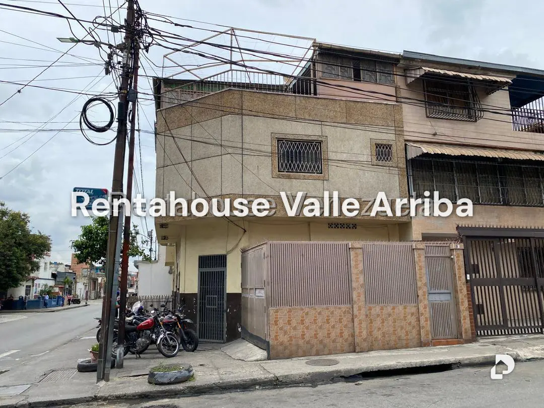 Casa en Catia, Caracas – 25