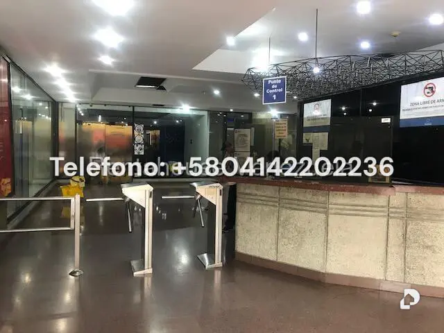 Oficina en Los Cortijos de Lourdes, Caracas – 11