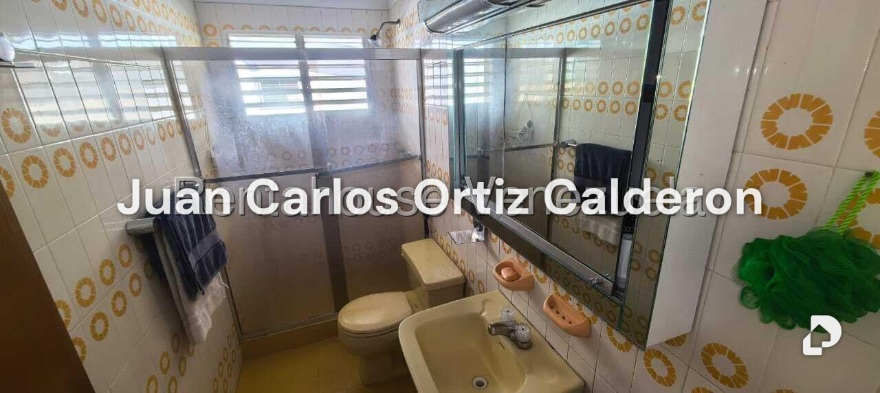 Casa en Los Naranjos (del Cafetal), Caracas – 30