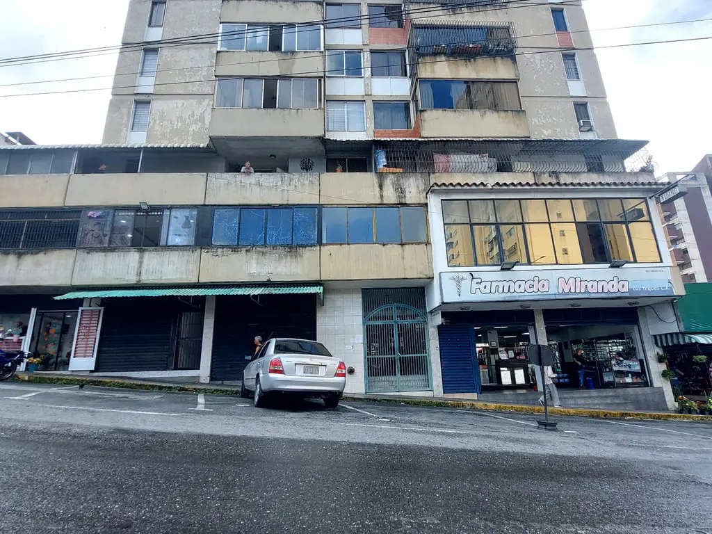 Local comercial en Los Teques, Altos Mirandinos - 1