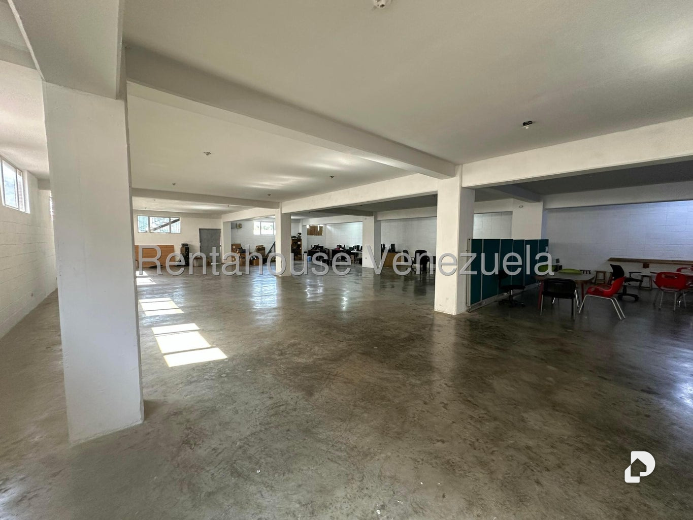 Edificio en La Trinidad, Caracas – 12