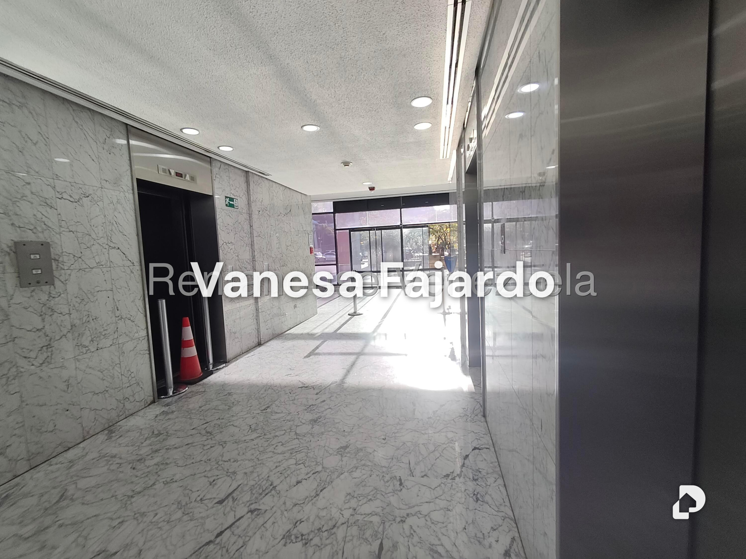 Oficina en Chuao, Caracas – 15