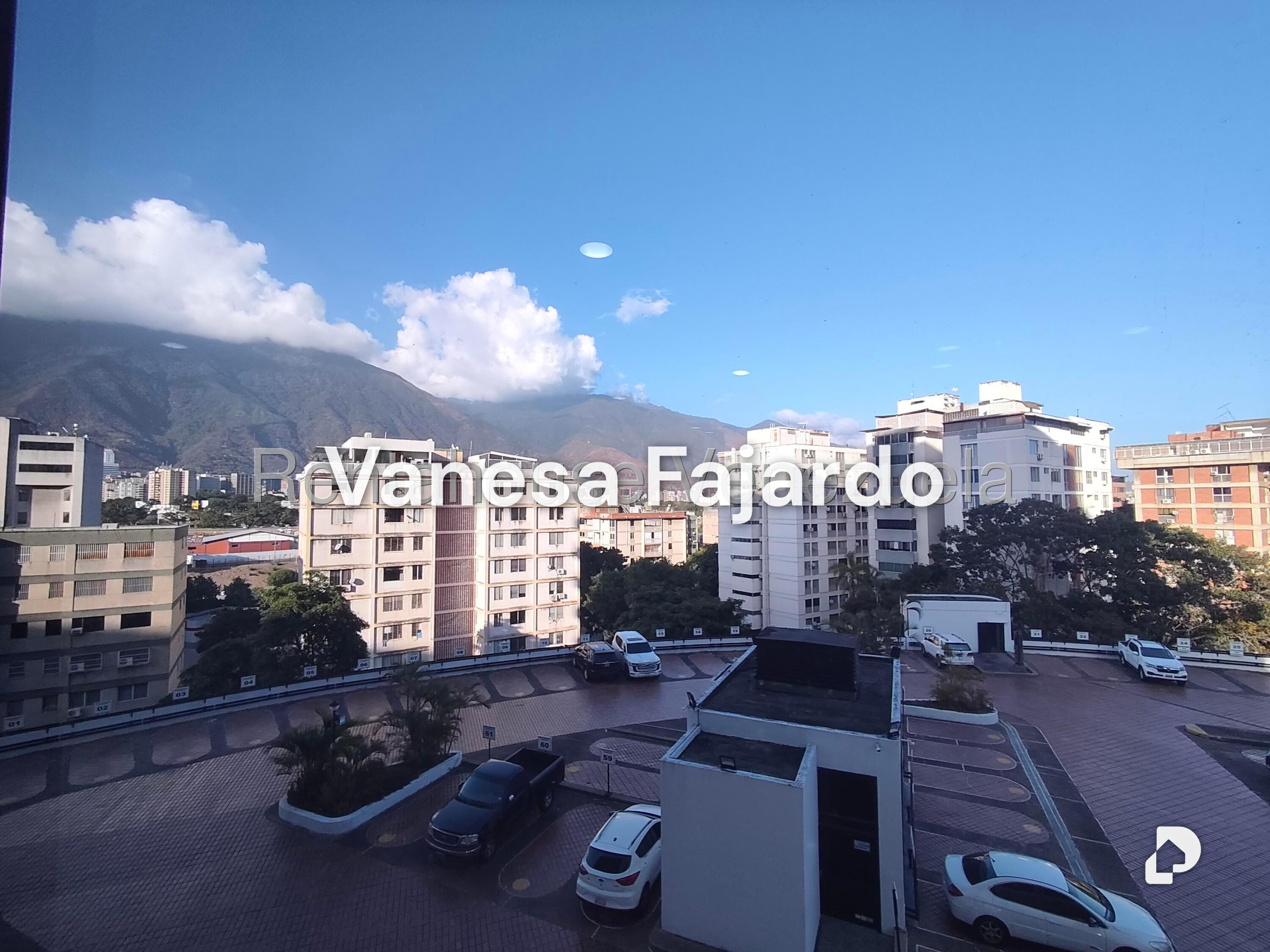 Oficina en Chuao, Caracas – 19