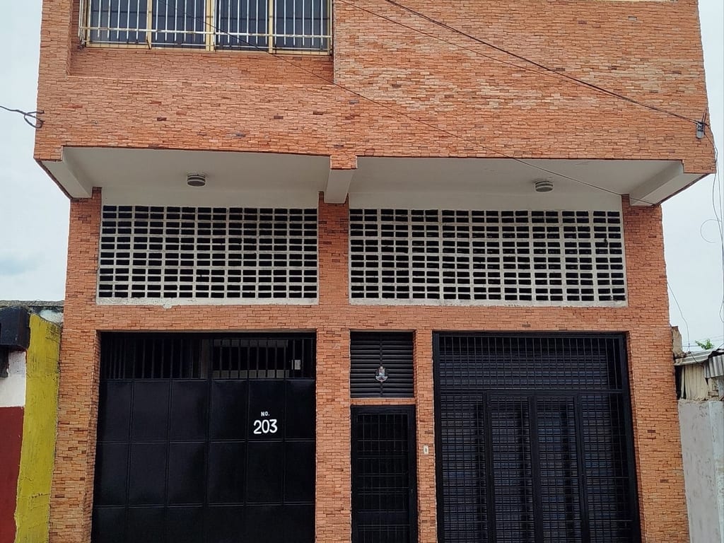 Edificio en Barrio Las Flores, Maracay - 1