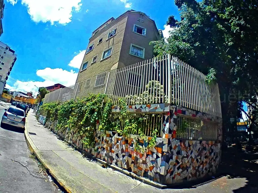 Building in Los Rosales, Caracas - 1