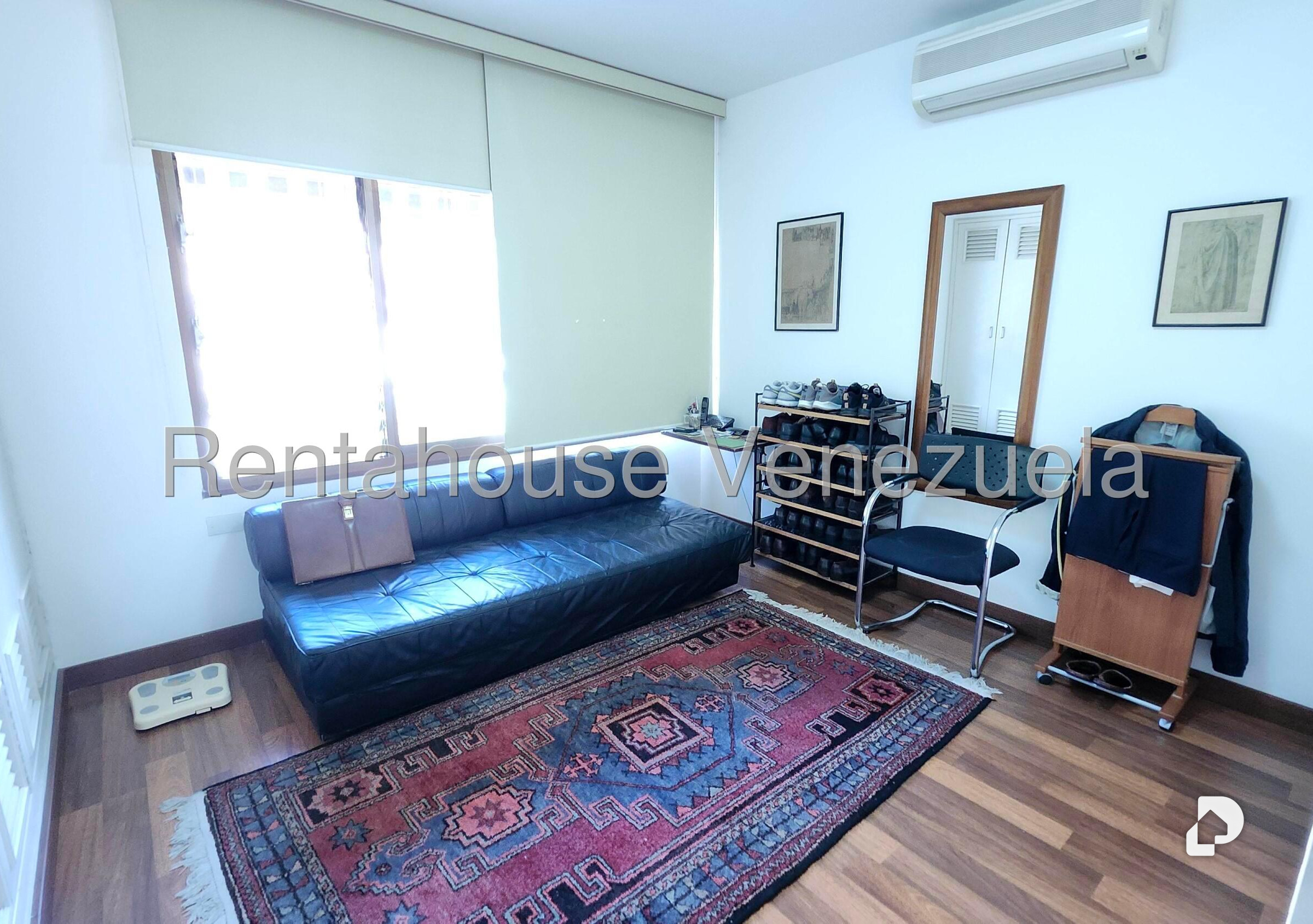 Apartamento en Las Esmeraldas, Caracas – 28