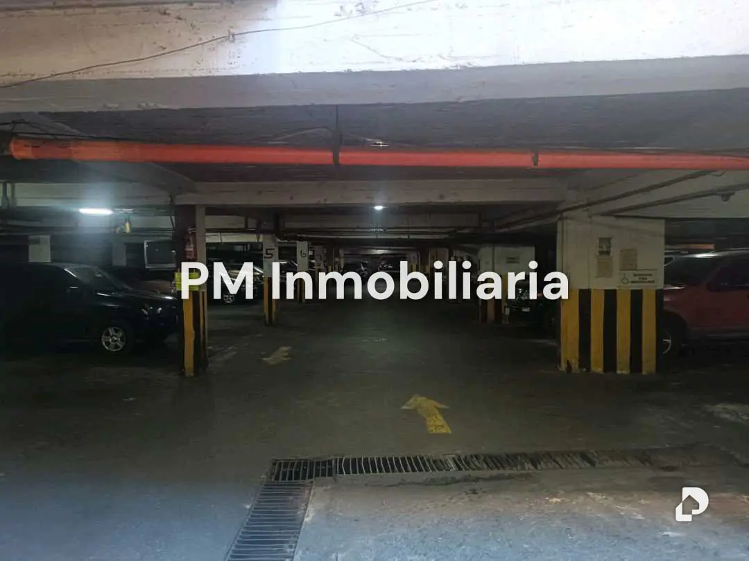 Garaje/Estacionamiento en Puente Hierro, Caracas – 2