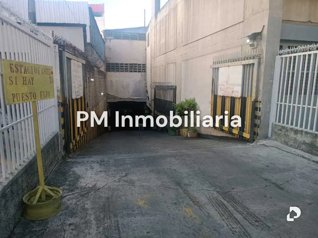 Garaje/Estacionamiento en Puente Hierro, Caracas – 1