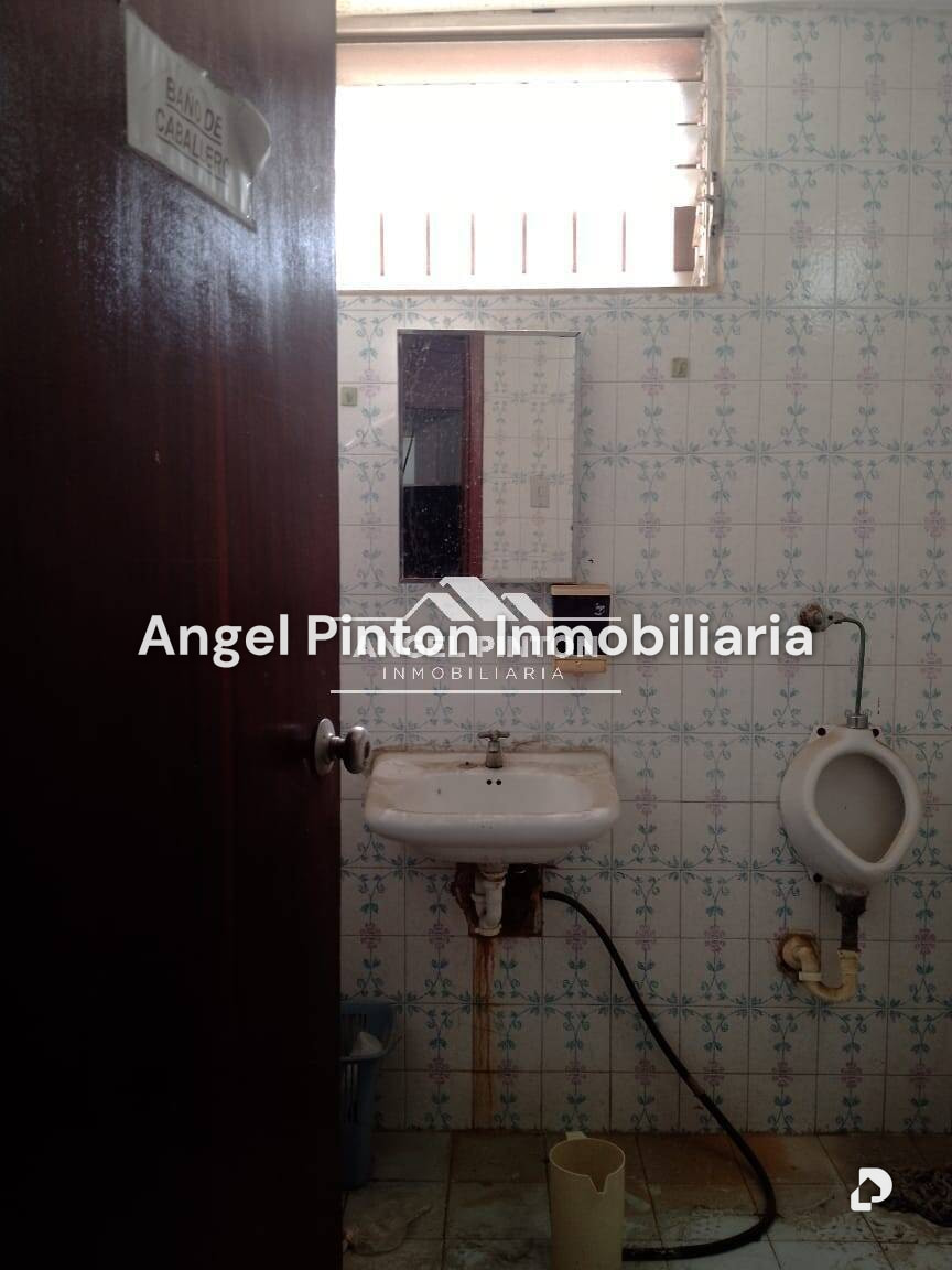 Oficina en Avenida Cecilio Acosta, Maracaibo – 11