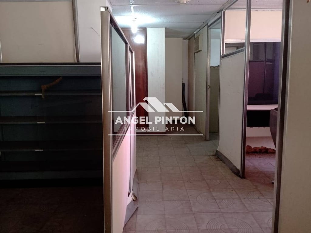 Oficina en Avenida Cecilio Acosta, Maracaibo - 1