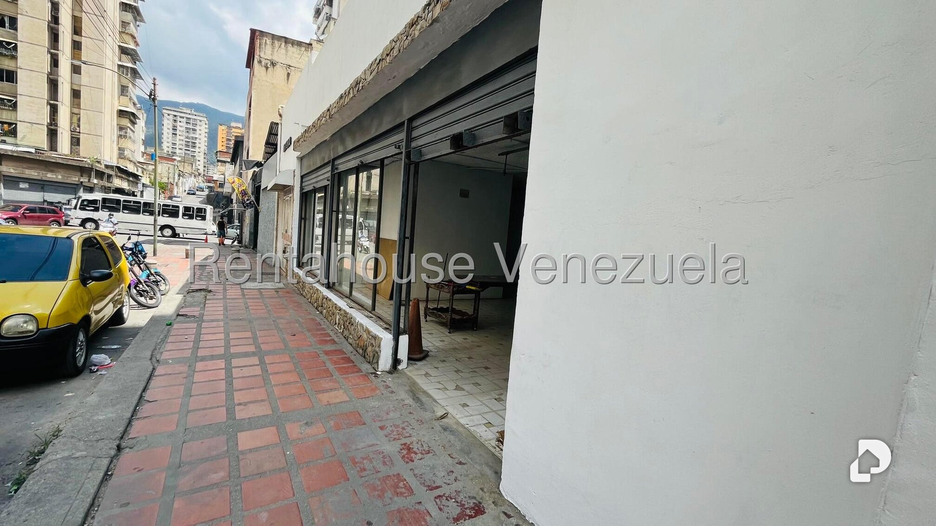 Local comercial en Parroquia La Candelaria, Caracas – 11