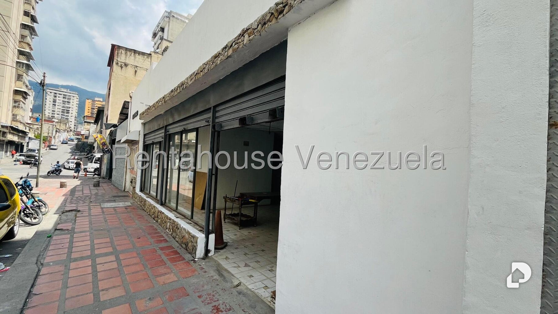 Local comercial en Parroquia La Candelaria, Caracas – 15