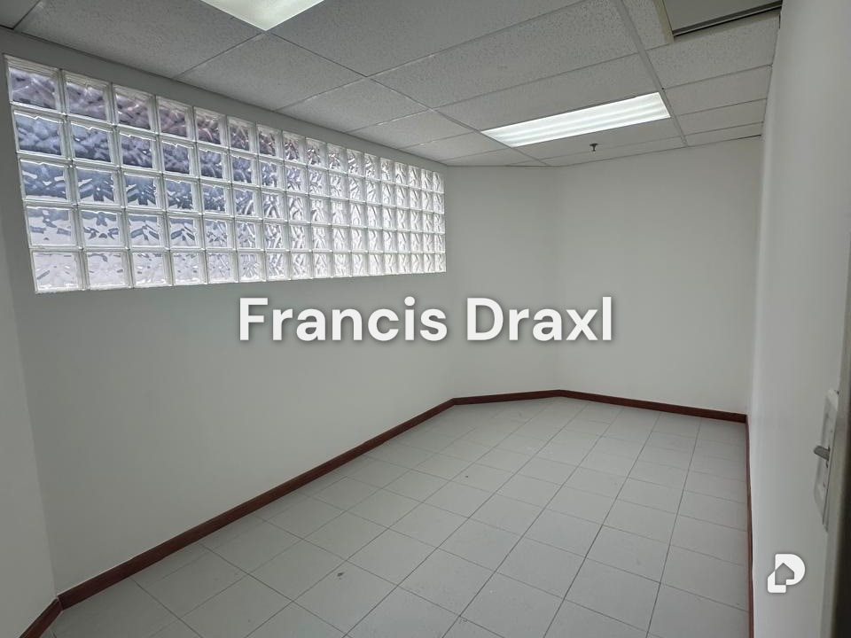 Oficina en Prados del Este, Caracas – 13