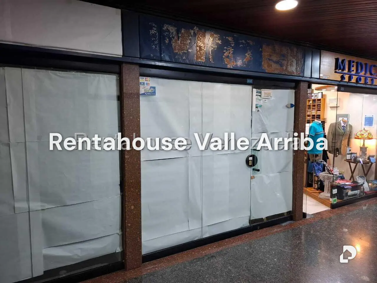 Local comercial en Santa Fe Norte, Caracas – 28