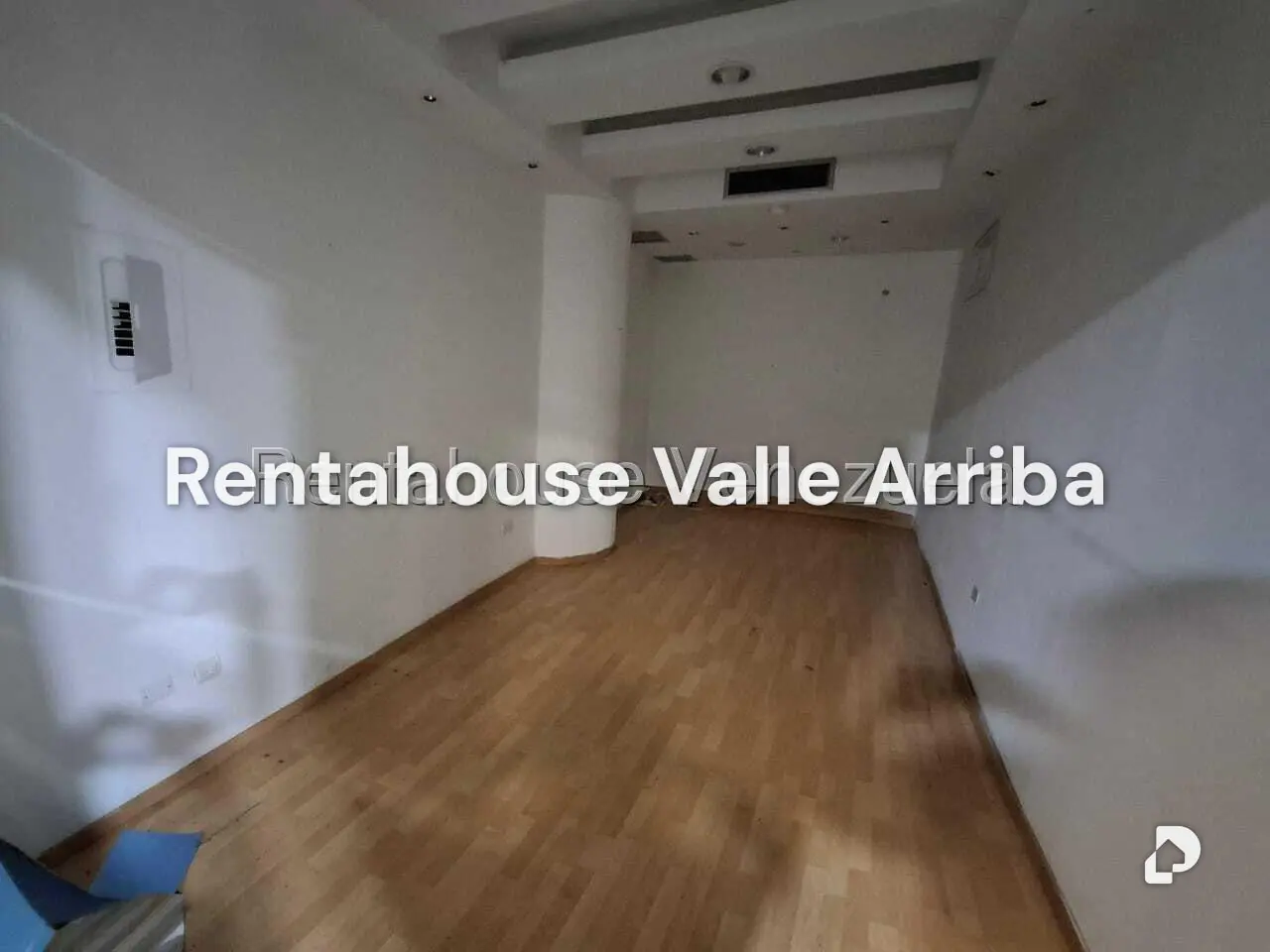 Local comercial en Santa Fe Norte, Caracas – 30