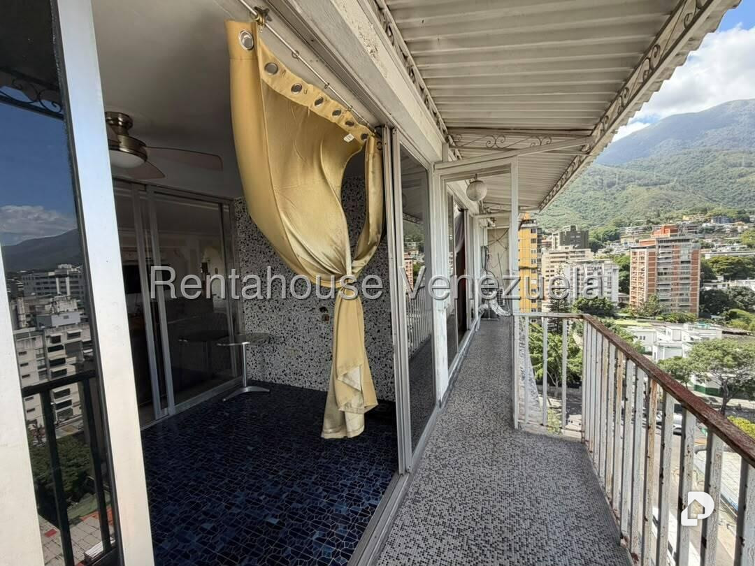 Apartamento en La Florida, Caracas – 11