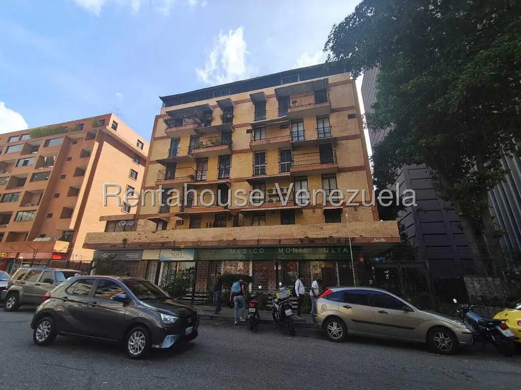 Office in Los Palos Grandes, Caracas - 1